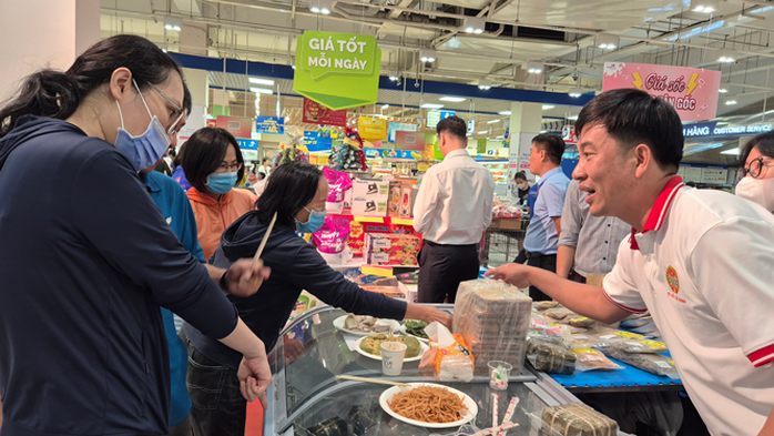 An to&agrave;n thực phẩm Tết: Cam kết từ nh&agrave; sản xuất v&agrave; kiểm tra chất lượng - Ảnh 1.