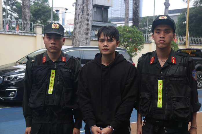 C&ocirc;ng an TPHCM bắt Hồ Th&agrave;nh Được - Ảnh 1.