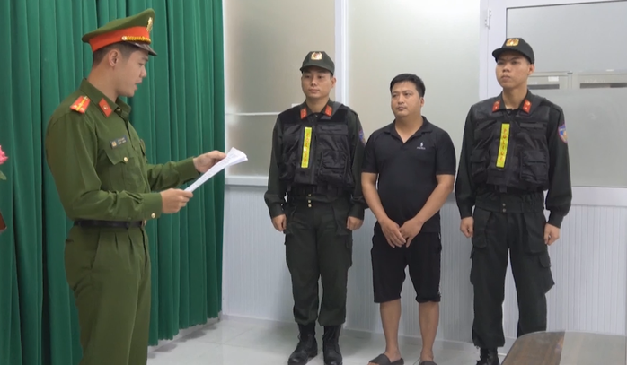 C&ocirc;ng an TPHCM bắt Hồ Th&agrave;nh Được - Ảnh 4.