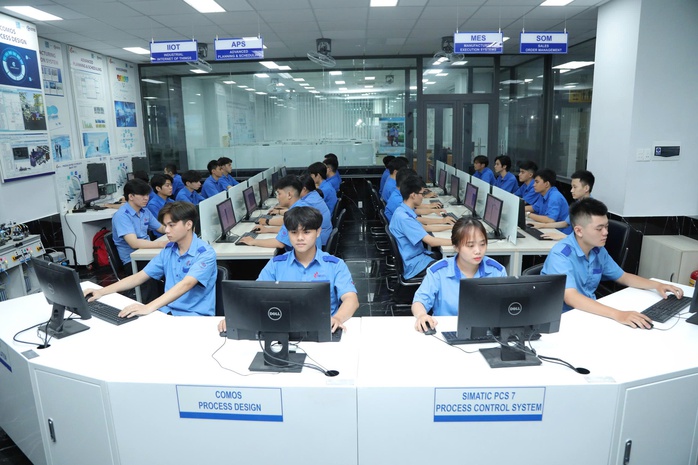 Nghi&ecirc;n cứu khoa học sinh vi&ecirc;n: Hiện thực h&oacute;a Nghị quyết 57-NQ/TW, từ giảng đường đến thực tiễn - Ảnh 1.