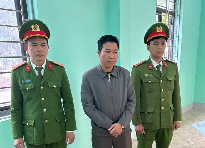 Bắt nguy&ecirc;n một c&aacute;n bộ ban quản l&yacute; dự &aacute;n - Ảnh 1.