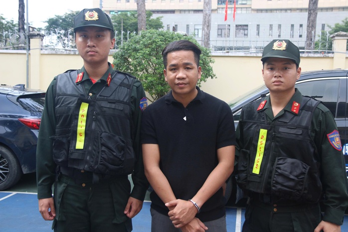 C&ocirc;ng an TPHCM bắt Hồ Th&agrave;nh Được - Ảnh 7.