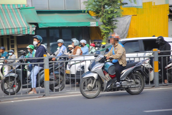 TPHCM: Chủ nhận 40 xe m&aacute;y đi ngược chiều ở đường Đặng Th&ugrave;y Tr&acirc;m - Ảnh 3.