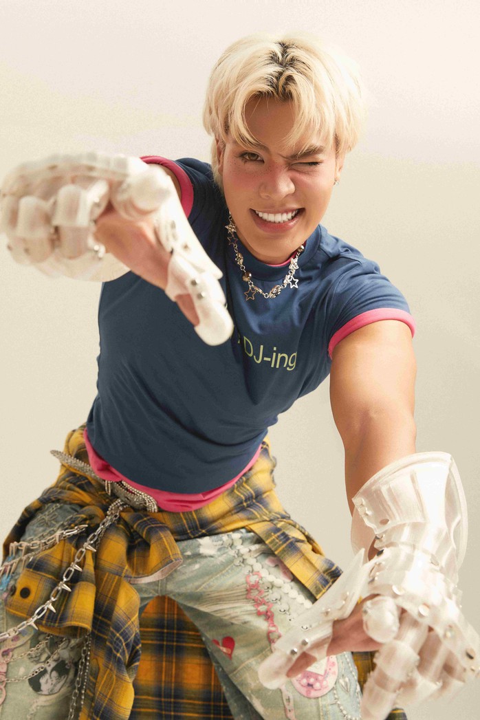 Kh&oacute; nhận ra &Aacute; qu&acirc;n Giọng h&aacute;t Việt nh&iacute; 2015 sau 10 năm - Ảnh 1.