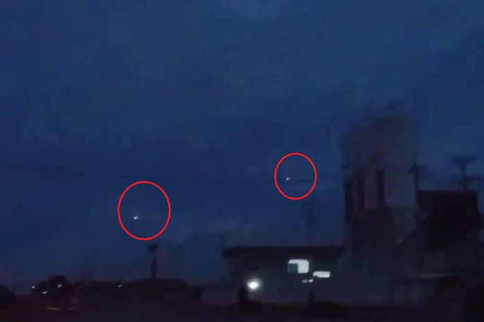 Th&aacute;i Lan triển khai F-16 v&agrave; ph&aacute;o hạng nặng, Campuchia c&aacute;o buộc đối phương d&ugrave;ng kh&iacute; độc - Ảnh 1.