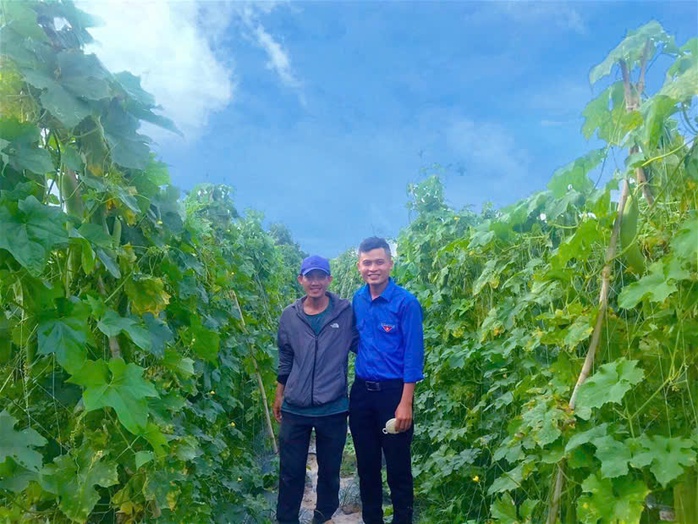 Khởi nghiệp từ xơ mướp, mở lối tho&aacute;t ngh&egrave;o cho n&ocirc;ng d&acirc;n - Ảnh 1.