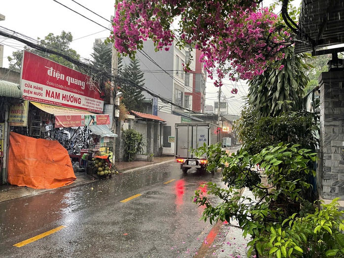 Dự b&aacute;o thời tiết TPHCM v&agrave; Nam Bộ đ&ecirc;m Noel c&oacute; mưa tr&aacute;i m&ugrave;a - Ảnh 2.