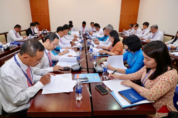 Người lao động mong được tiếp cận nh&agrave; ở x&atilde; hội, kh&aacute;m sức khỏe miễn ph&iacute;... - Ảnh 1.