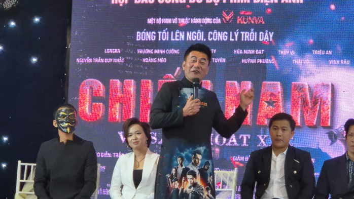 Trương Minh Cường "hy sinh" một c&aacute;nh tay v&igrave; m&ecirc; đ&aacute;nh đấm, h&agrave;nh động - Ảnh 2.