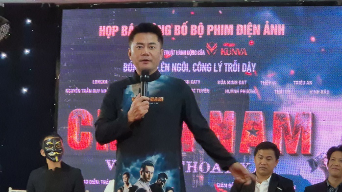 Trương Minh Cường "hy sinh" một c&aacute;nh tay v&igrave; m&ecirc; đ&aacute;nh đấm, h&agrave;nh động - Ảnh 4.