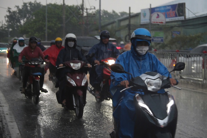 Dự b&aacute;o thời tiết TPHCM v&agrave; Nam Bộ đ&ecirc;m Noel c&oacute; mưa tr&aacute;i m&ugrave;a - Ảnh 1.