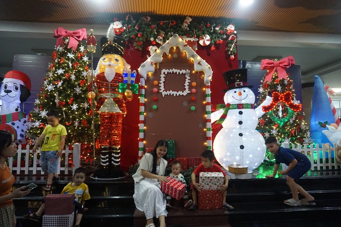 Sự trở lại của những con đường &aacute;nh s&aacute;ng khu x&oacute;m đạo T&acirc;n Ph&uacute; sau một năm trầm lắng - Ảnh 11.