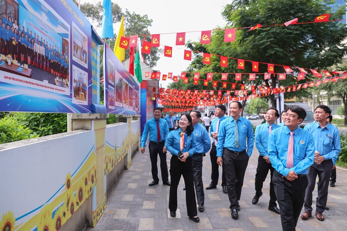 Khai mạc triển l&atilde;m ảnh "C&ocirc;ng đo&agrave;n TPHCM - Niềm tin của người lao động" - Ảnh 3.