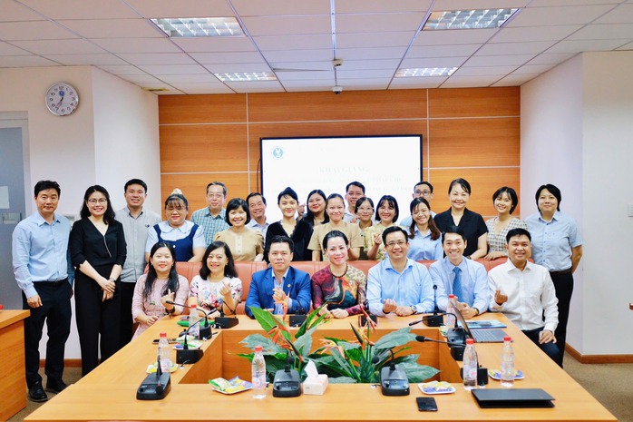 Trường ĐH Luật TPHCM n&acirc;ng cao năng lực ph&aacute;p l&yacute; ng&agrave;nh gi&aacute;o dục - Ảnh 2.