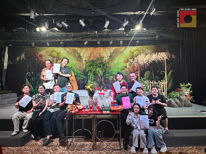 Noel "5B" khởi động vở tết v&agrave; ch&uacute;c mừng hai đạo diễn Huỳnh Nhu, Nguyễn Hồng Đ&agrave;o - Ảnh 4.