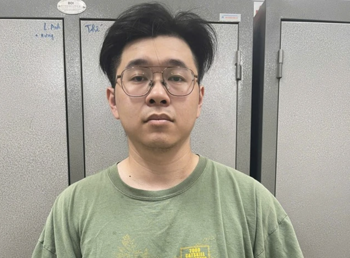 Người đ&agrave;n &ocirc;ng h&agrave;nh hung người phụ nữ ở sảnh thang m&aacute;ychuẩn bị hầu to&agrave; - Ảnh 1.