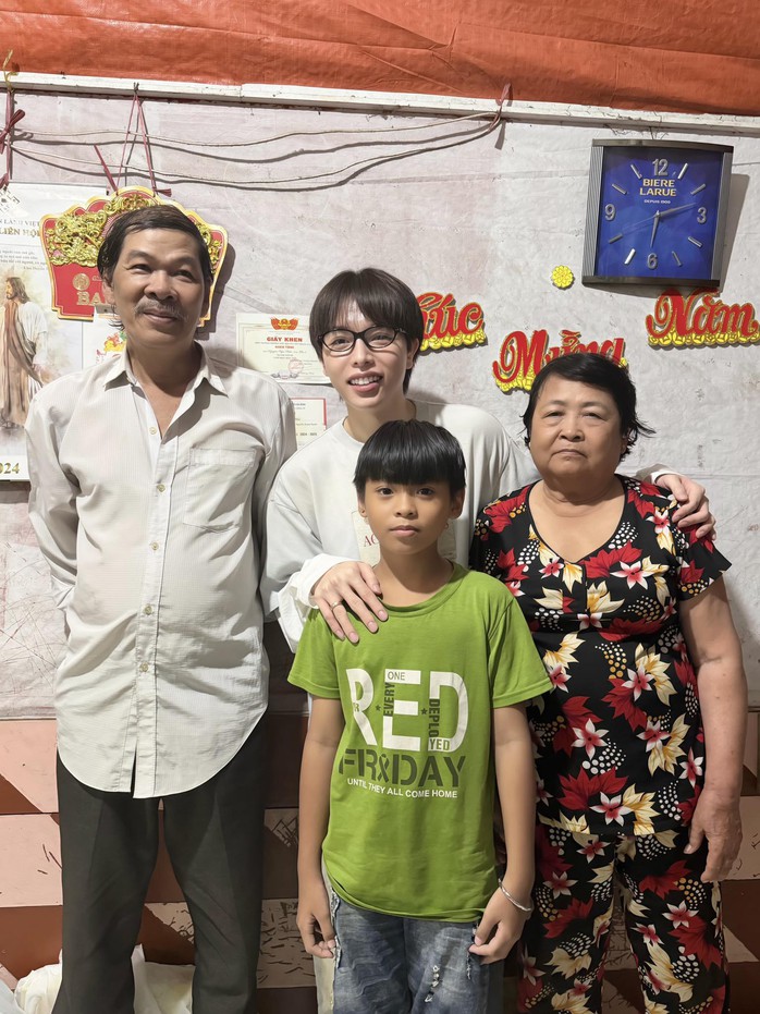 Ca sĩ Đức Ph&uacute;c ph&aacute;t hiện sự thật ngỡ ng&agrave;ng  - Ảnh 1.