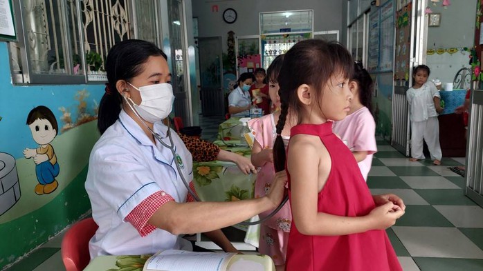 Y tế cơ sở gi&uacute;p người ngh&egrave;o tiếp cận dịch vụ y tế Y tế cơ sở n&acirc;ng chất lượng dinh dưỡng cho người ngh&egrave;o - Ảnh 2.