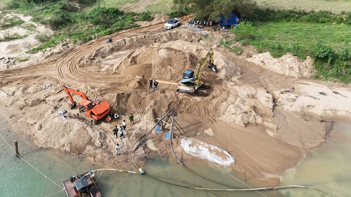 Bắt vụ khai th&aacute;c kho&aacute;ng sản tr&aacute;i ph&eacute;p lớn tại Quảng Trị - Ảnh 2.