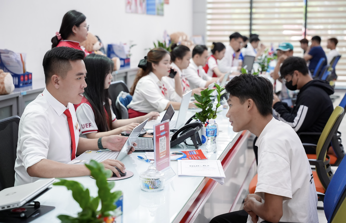 UEF tiếp tục x&eacute;t học bạ, tổ chức thi V-SAT - Ảnh 1.