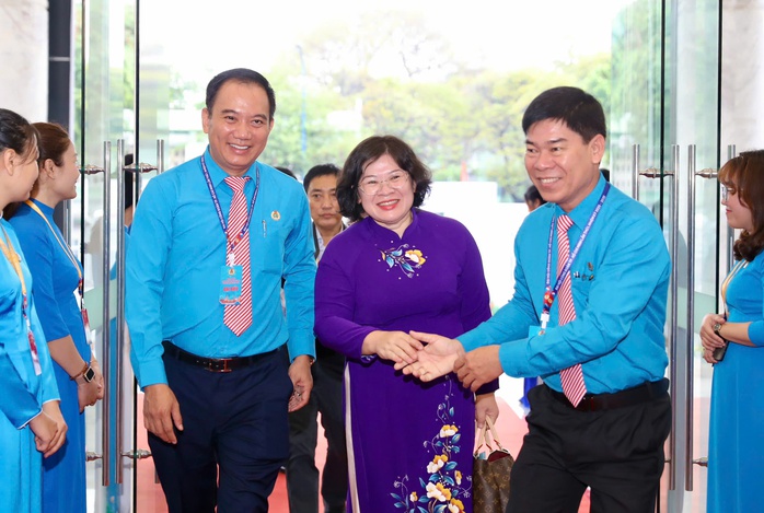 Nhiều l&atilde;nh đạo trung ương v&agrave; TPHCM đến dự Đại hội C&ocirc;ng đo&agrave;n TPHCM - Ảnh 4.