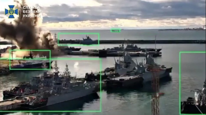 Ukraine tung &ldquo;đ&ograve;n đ&aacute;nh li&ecirc;n ho&agrave;n&rdquo; Nga thiệt hại nặng? - Ảnh 2.