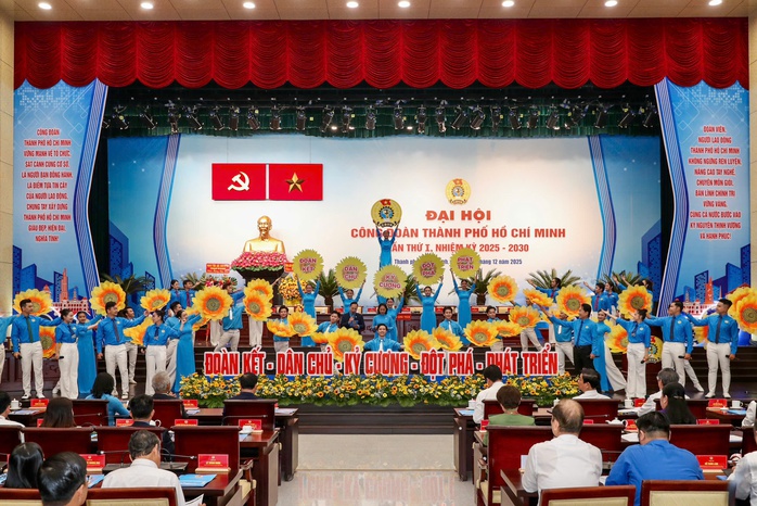 Nhiều l&atilde;nh đạo trung ương v&agrave; TPHCM đến dự Đại hội C&ocirc;ng đo&agrave;n TPHCM - Ảnh 6.