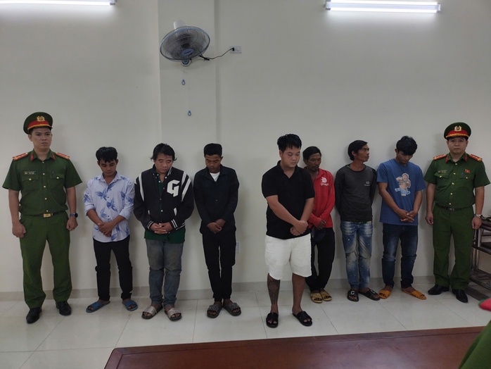 Khởi tố 7 bị can trong vụ đ&agrave;o x&aacute;c heo bệnh b&aacute;n ra thị trường tại kh&aacute;nh h&ograve;a - Ảnh 1.