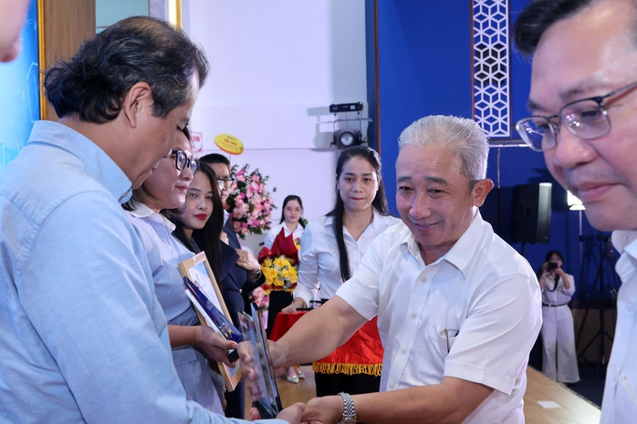 Bền bỉ 25 năm chương tr&igrave;nh &ldquo;Đưa trường học đến th&iacute; sinh&rdquo; - Ảnh 9.