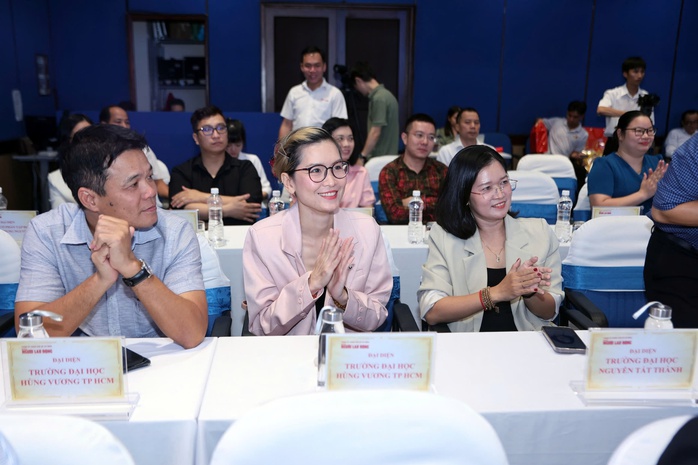 Bền bỉ 25 năm chương tr&igrave;nh &ldquo;Đưa trường học đến th&iacute; sinh&rdquo; - Ảnh 3.