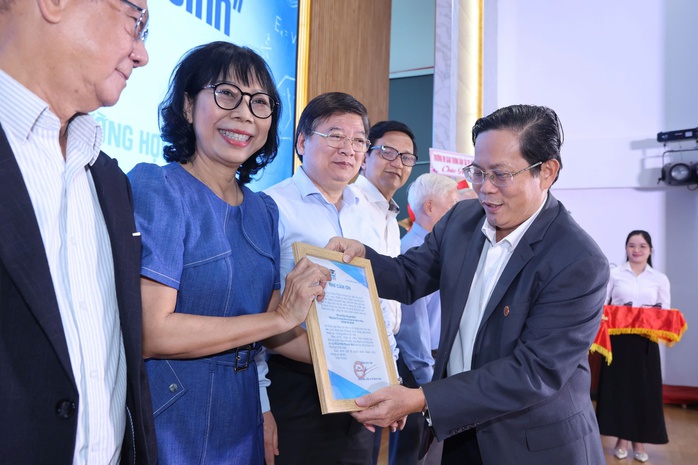 Bền bỉ 25 năm chương tr&igrave;nh &ldquo;Đưa trường học đến th&iacute; sinh&rdquo; - Ảnh 8.