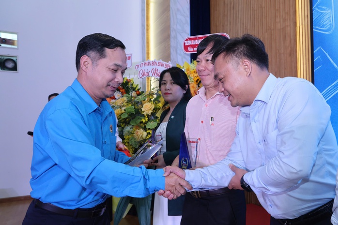 Bền bỉ 25 năm chương tr&igrave;nh &ldquo;Đưa trường học đến th&iacute; sinh&rdquo; - Ảnh 12.