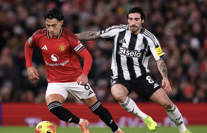 Si&ecirc;u phẩm "Boxing Day" của Dorgu gi&uacute;p Man United đ&aacute;nh bại Newcastle - Ảnh 7.