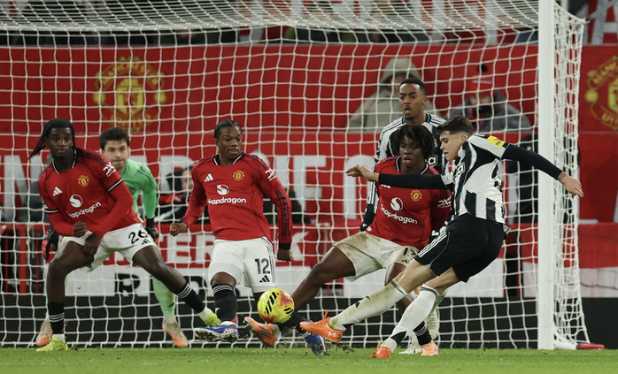 Si&ecirc;u phẩm "Boxing Day" của Dorgu gi&uacute;p Man United đ&aacute;nh bại Newcastle - Ảnh 6.