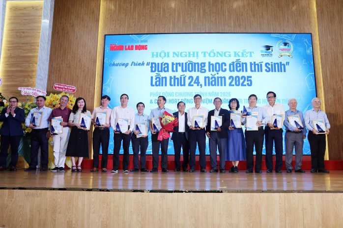 Bền bỉ 25 năm chương tr&igrave;nh &ldquo;Đưa trường học đến th&iacute; sinh&rdquo; - Ảnh 4.