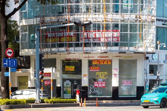 Mặt bằng kinh doanh ng&agrave;n đ&ocirc; tại TPHCM ế ẩm cuối năm - Ảnh 1.