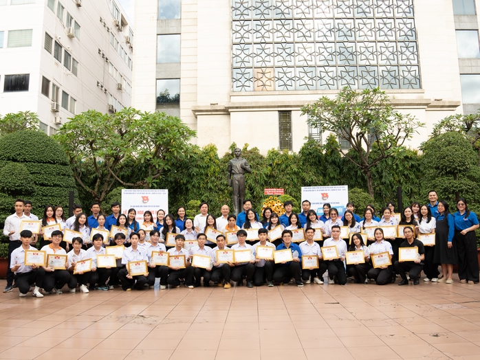 Tuy&ecirc;n dương 75 gương &ldquo;Sinh vi&ecirc;n 5 tốt&rdquo;, &ldquo;Học sinh 3 r&egrave;n luyện&rdquo; Đo&agrave;n UBND TPHCM năm 2025 - Ảnh 4.