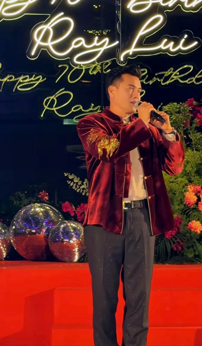 "Triển Chi&ecirc;u" Lữ Lương Vỹ g&acirc;y sốt với vẻ điển trai ở tuổi 70 - Ảnh 2.