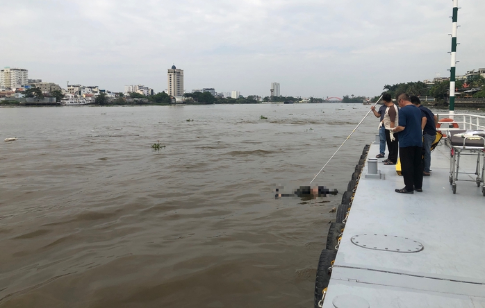 Công an TPHCM điều tra 3 thi thể trôi sông Sài Gòn Trong một tuần qua - Ảnh 1. Công an TPHCM điều tra 3 thi thể trôi sông Sài Gòn Trong một tuần qua - Ảnh 1.