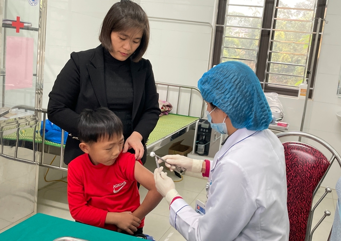 Sẽ c&oacute; 14 vắc-xin ti&ecirc;m chủng bắt buộc - Ảnh 1.