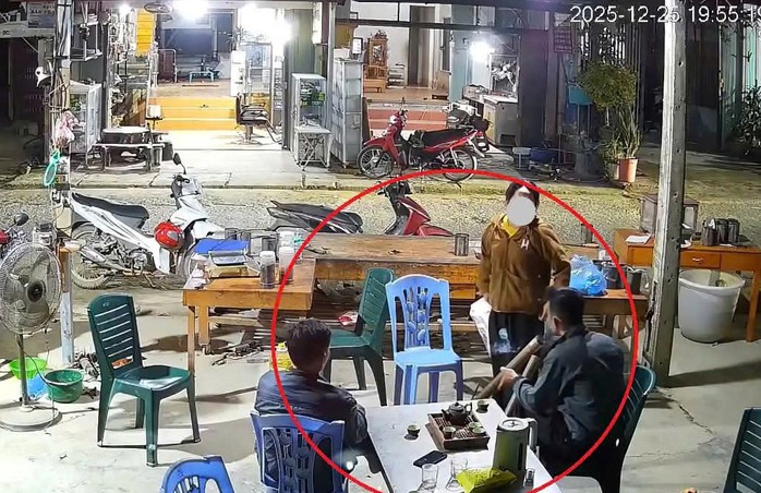 Cầm điếu c&agrave;y đập người phụ nữ, người đ&agrave;n &ocirc;ng nghi bị đ&acirc;m tử vong  - Ảnh 1.