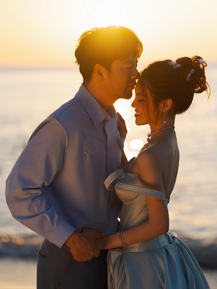 T&agrave;i tử Đo&agrave;n Minh T&agrave;i ch&egrave;o xuồng "rước vợ về dinh" - Ảnh 7.