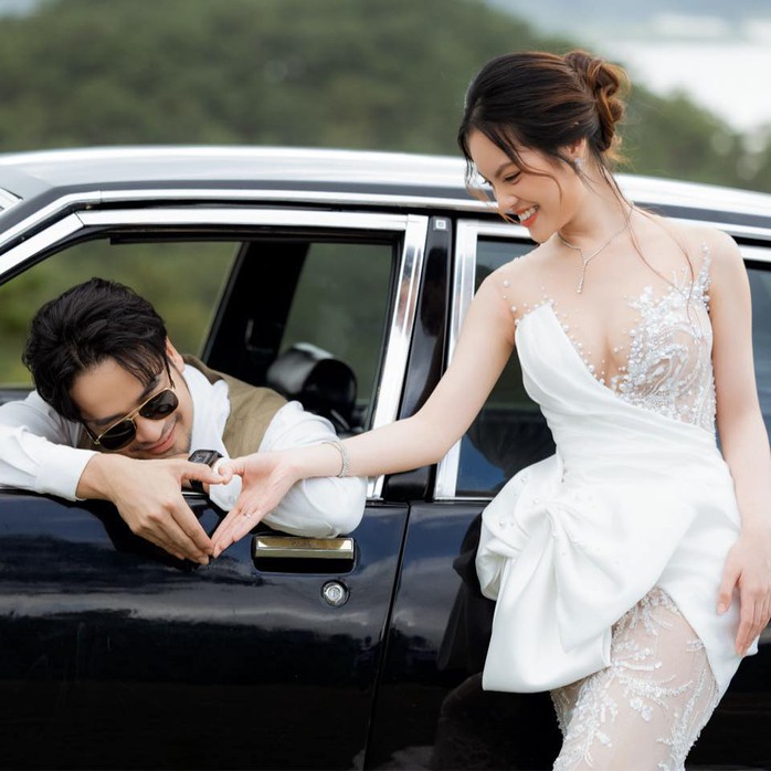 T&agrave;i tử Đo&agrave;n Minh T&agrave;i ch&egrave;o xuồng "rước vợ về dinh" - Ảnh 13.