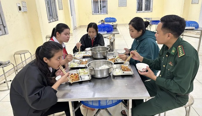 CUỘC THI VIẾT &ldquo;CHỦ QUYỀN QUỐC GIA BẤT KHẢ X&Acirc;M PHẠM&rdquo;: Chuyện về những "người cha Bi&ecirc;n ph&ograve;ng" - Ảnh 1.