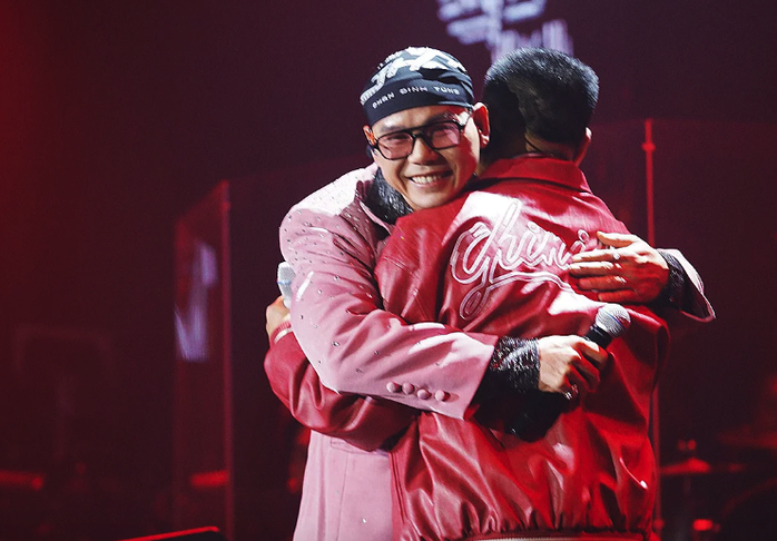 Phan Đinh T&ugrave;ng tặng NSND Tự Long nhẫn kim cương - Ảnh 2.