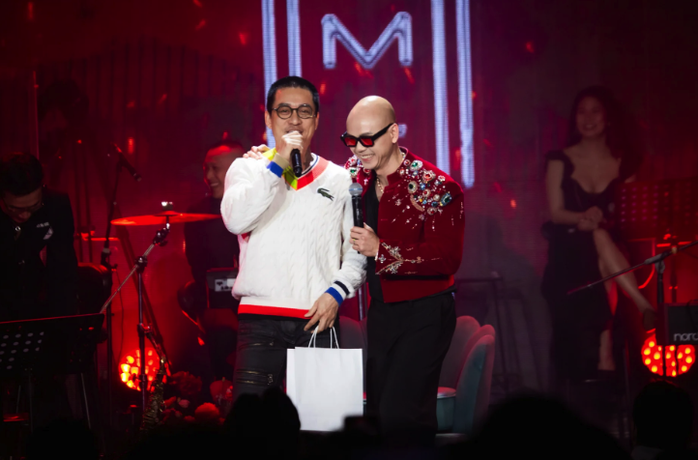 Phan Đinh T&ugrave;ng tặng NSND Tự Long nhẫn kim cương - Ảnh 6.