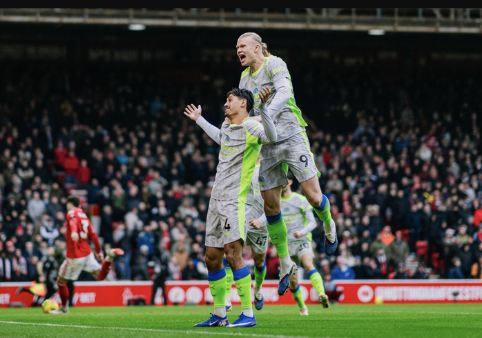 "Vua kiến tạo" Cherki hạ gục Nottingham Forest, Man City so&aacute;n ng&ocirc;i đầu Ngoại hạng - Ảnh 3.
