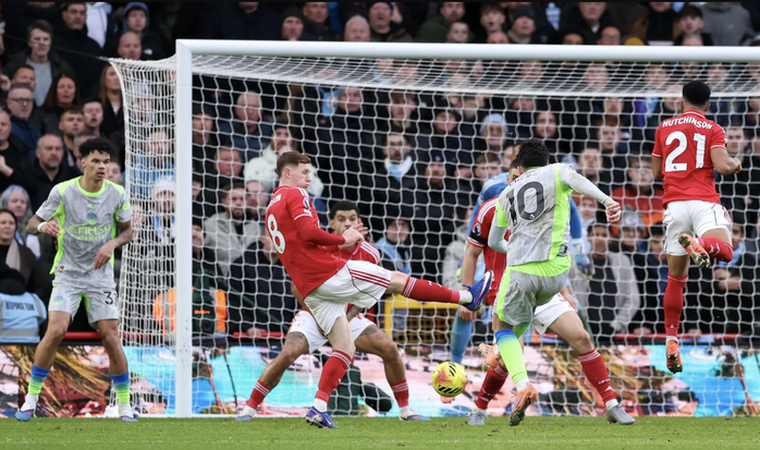 "Vua kiến tạo" Cherki hạ gục Nottingham Forest, Man City so&aacute;n ng&ocirc;i đầu Ngoại hạng - Ảnh 5.