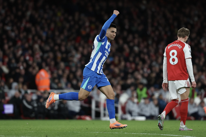 Arsenal vượt kh&oacute; hạ Brighton, t&aacute;i chiếm đỉnh bảng Premier League - Ảnh 4.