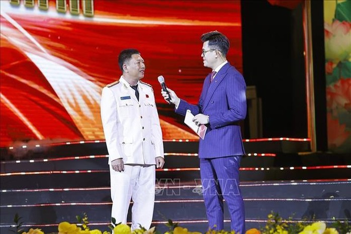 Tổng B&iacute; thư T&ocirc; L&acirc;m: T&ocirc;n vinh những b&ocirc;ng hoa đẹp nhất trong vườn hoa thi đua y&ecirc;u nước - Ảnh 1.